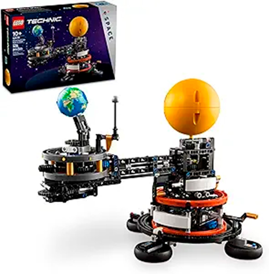 LEGO Technic - Planet Earth and Moon in Orbit