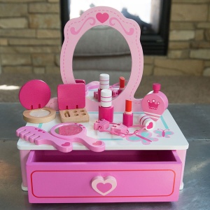 Pretend & Play Makeup Station